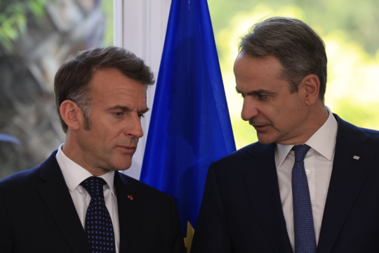 Διεθνή ΜΜΕ: Ενέργεια, άμυνα και αποπληρωμή χρεών - Σε ποια θέματα εστίασαν Μητσοτάκης και Μακρόν